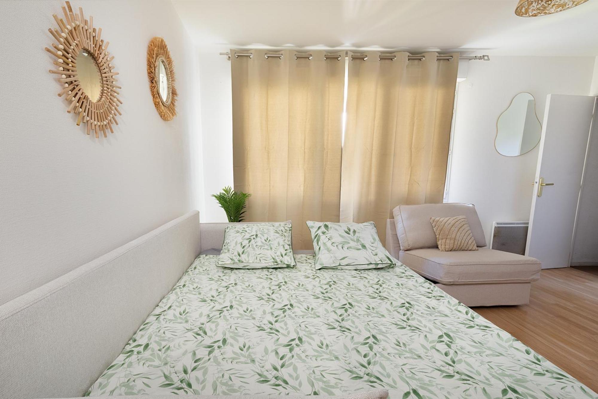 Apartment Grand T1, 3 Pers, A 8min De Paris, Metro 13 Et 14 